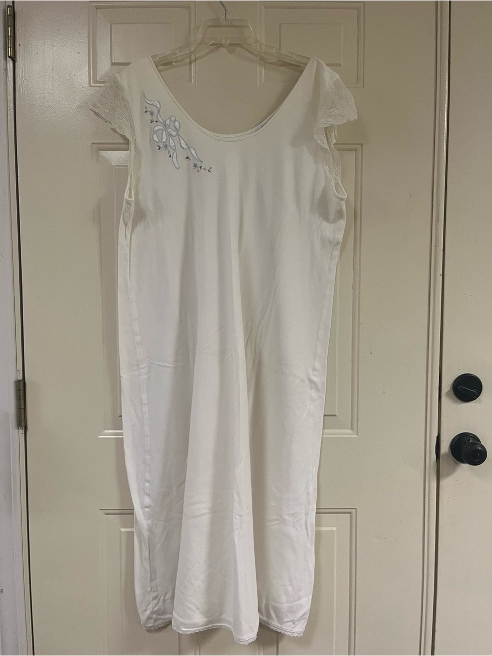 White Lace-Trim Nightgown with Embroidered Bow